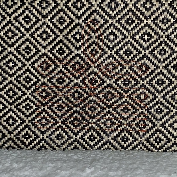 EUC- Jeffrey Campbell Fold Over Woven Clutch! - Picture 10 of 10